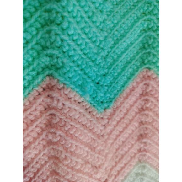 Chevron Multicolored Ripple Afghan Throw Blanket - Picture 12 of 16